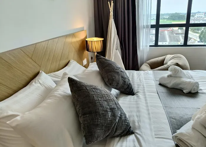 H&A Private Suite Inside H Elite Hotel - Video Games, Netflix, Pelampung, Life Jacket, Kids Toys, Super King Bed